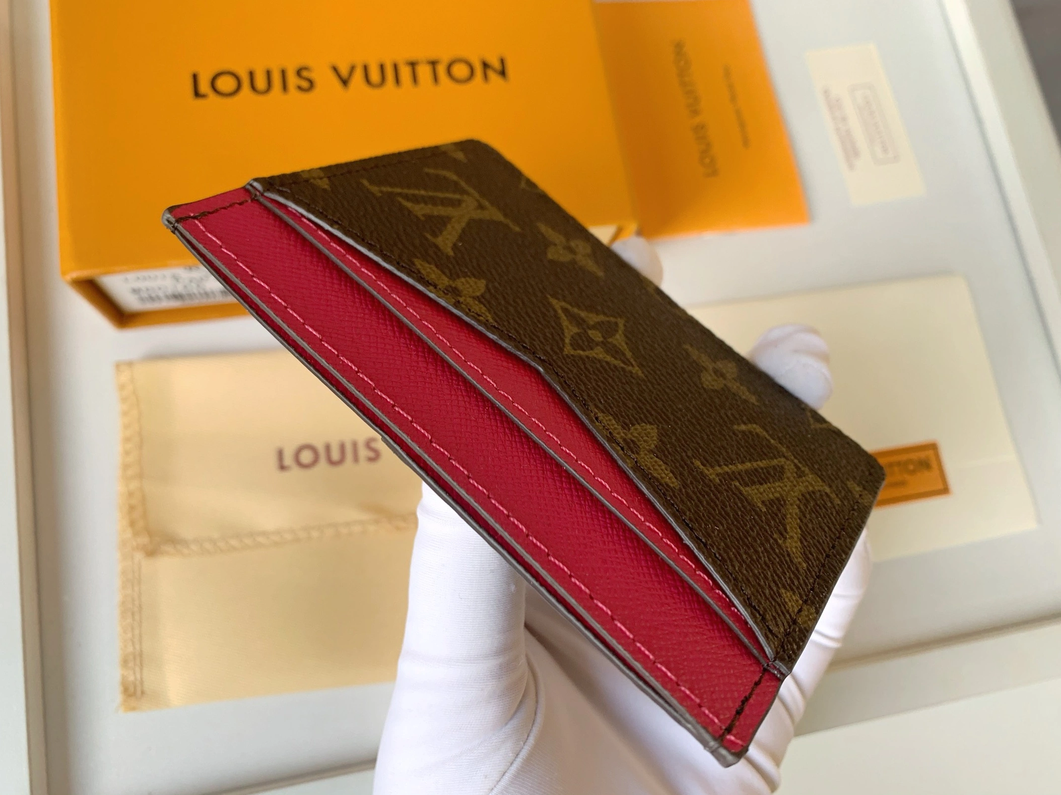 Cozy 8856 Louis Vuitton Card Case