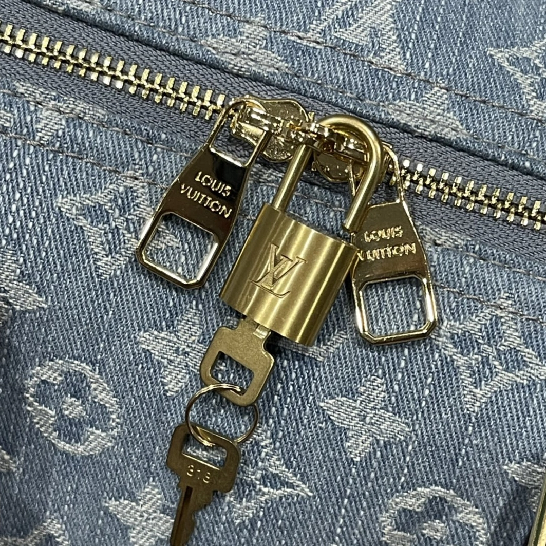 DailyWear 687 Louis Vuitton Travel Bags - Image 6