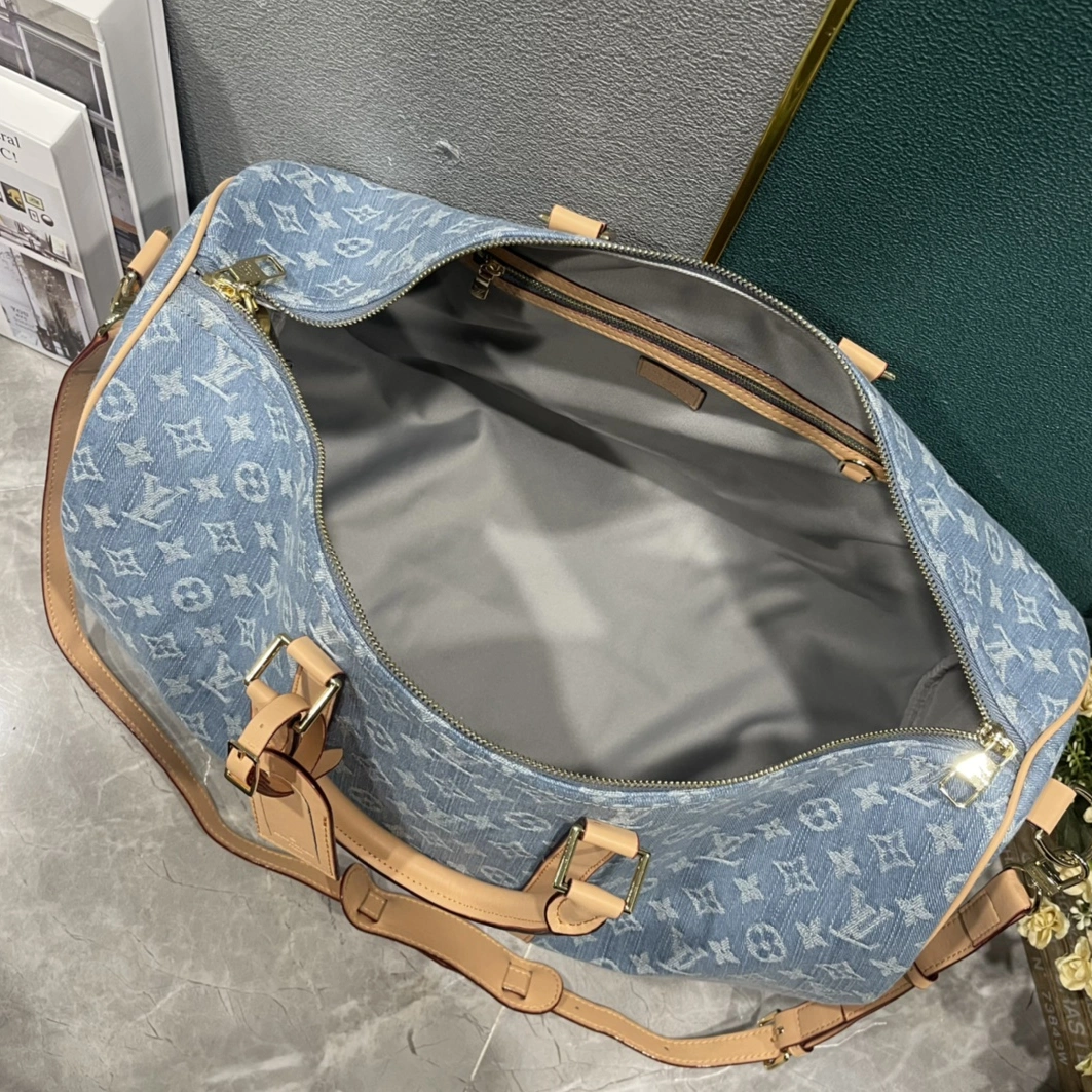 DailyWear 687 Louis Vuitton Travel Bags - Image 8