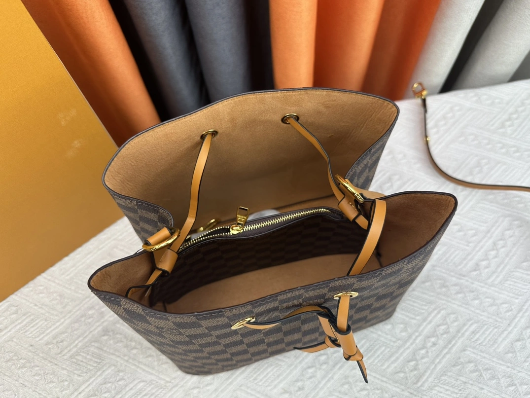 DailyWear 9910 Louis Vuitton AAA Quality Messenger Bags For Women - Image 8