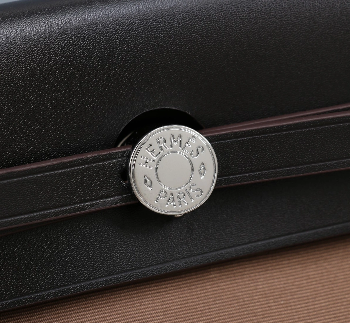 Durable 1108 Hermes AAA Quality Handbags For Women - Image 3