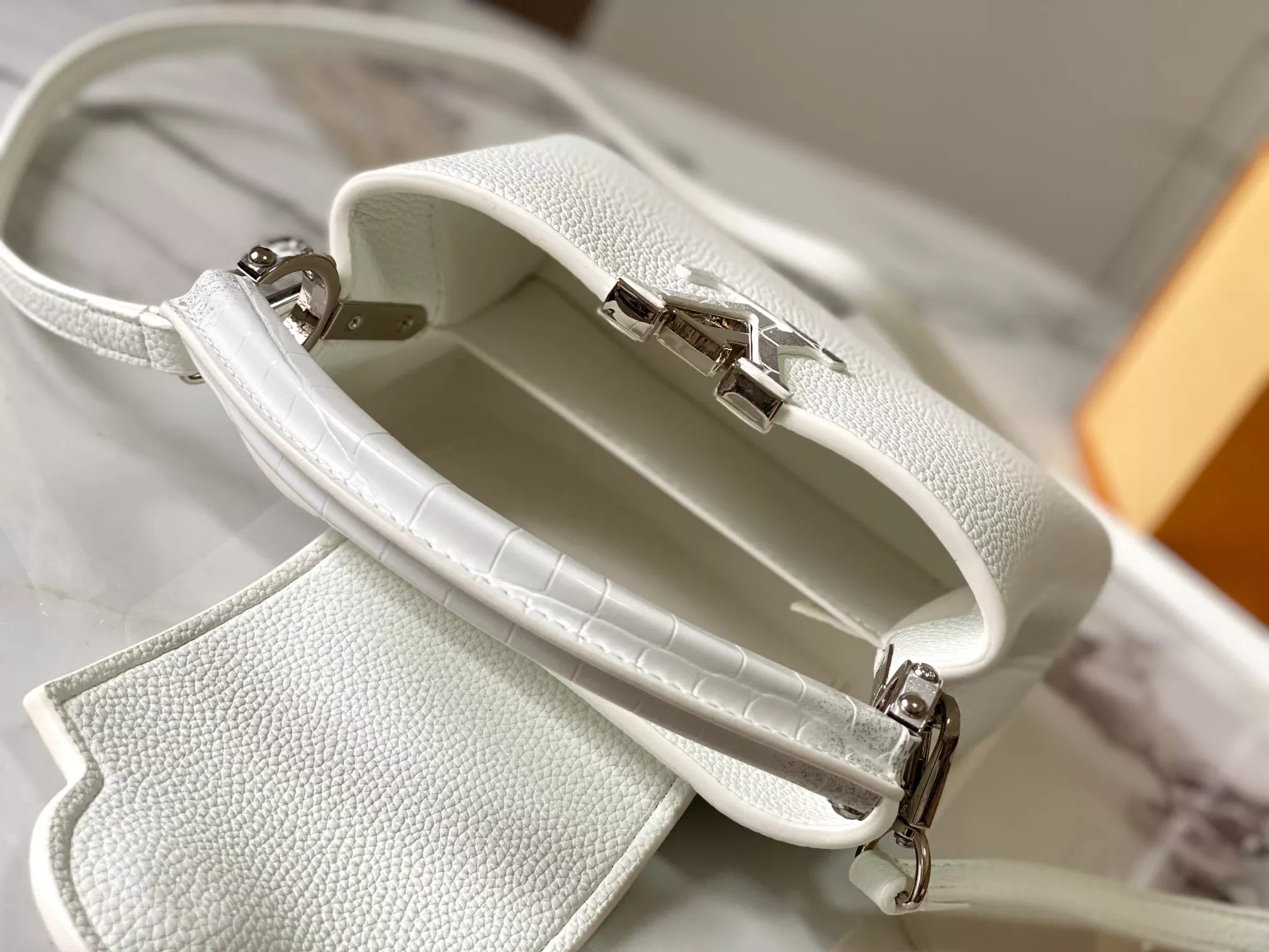 Durable 6812 Louis Vuitton AAA Quality Messenger Bags For Women - Image 8