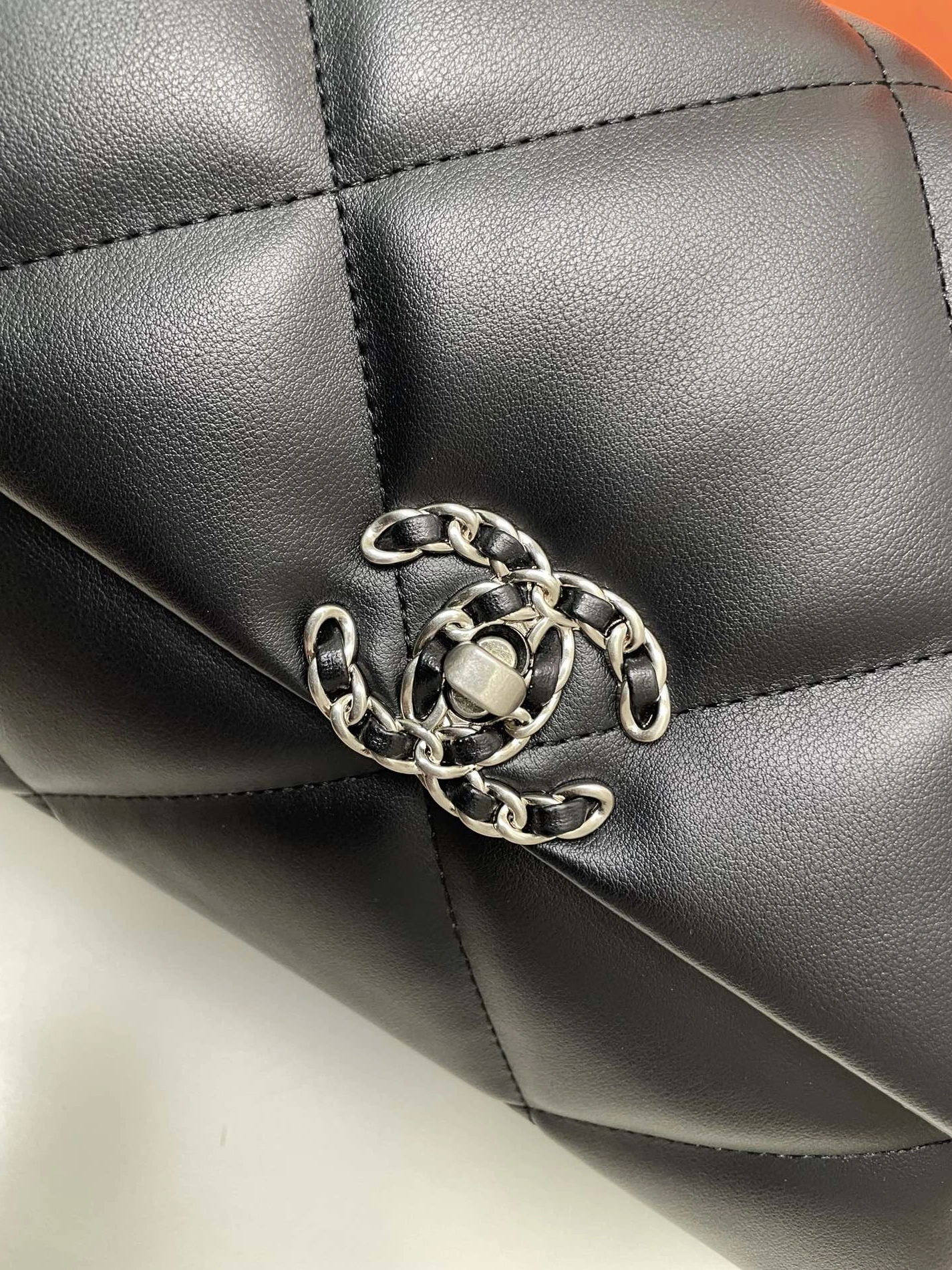 EasyMatch 8974 Chanel AAA Quality Shoulder Bags For Women - Image 5