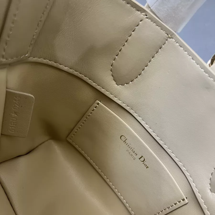 Efficient 3352 Christian Dior AAA Quality Handbags For Women - Image 8
