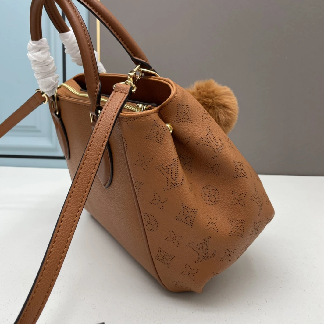 Efficient 8300 Louis Vuitton AAA Quality Handbags For Women - Image 5