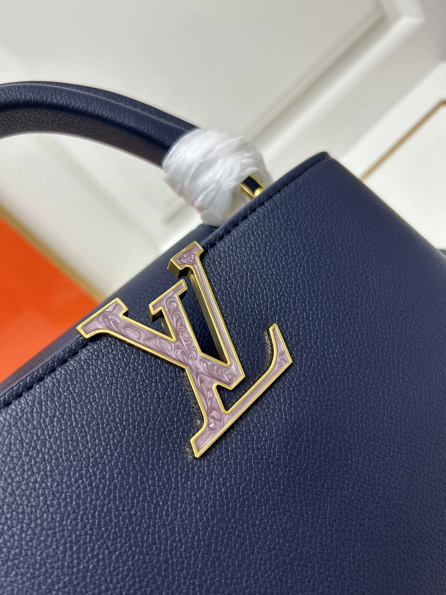 Elegant 2066 Louis Vuitton AAA Quality Handbags For Women - Image 6