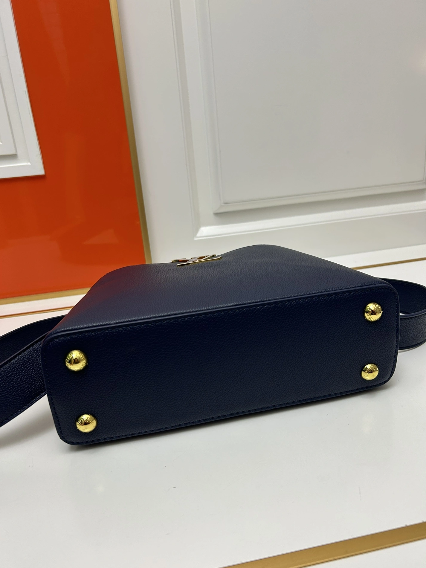 Elegant 2066 Louis Vuitton AAA Quality Handbags For Women - Image 7