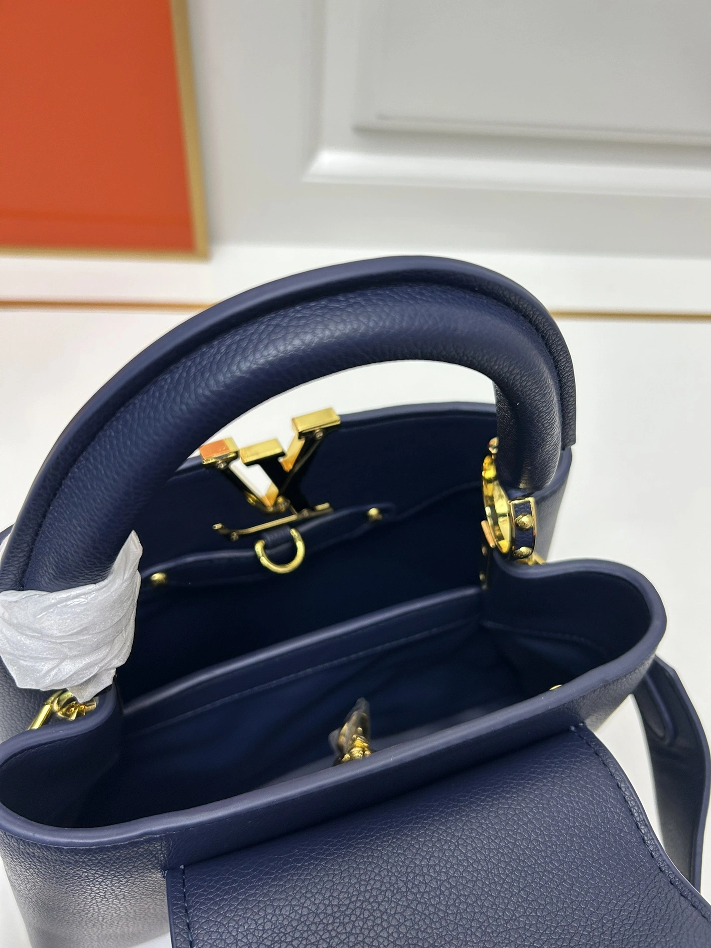 Elegant 2066 Louis Vuitton AAA Quality Handbags For Women - Image 8