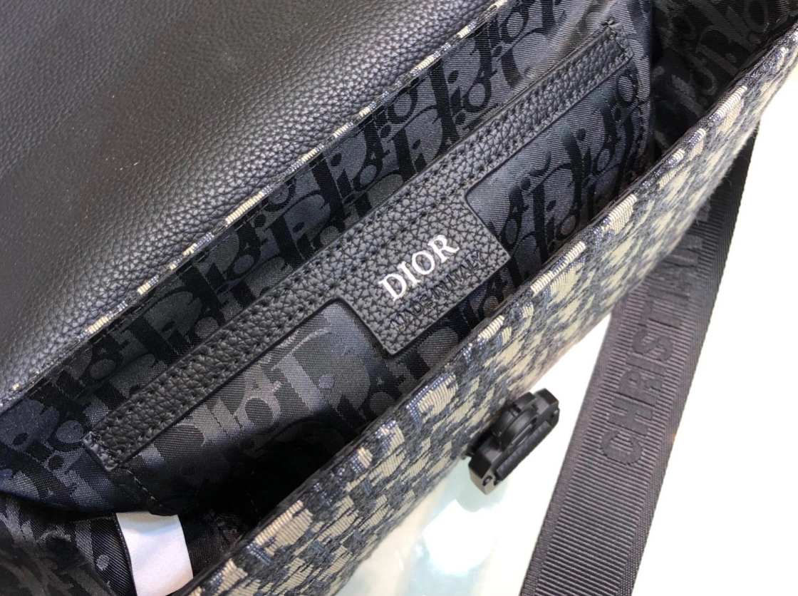 EyeCatching 2410 Christian Dior AAA Man Messenger Bags - Image 7