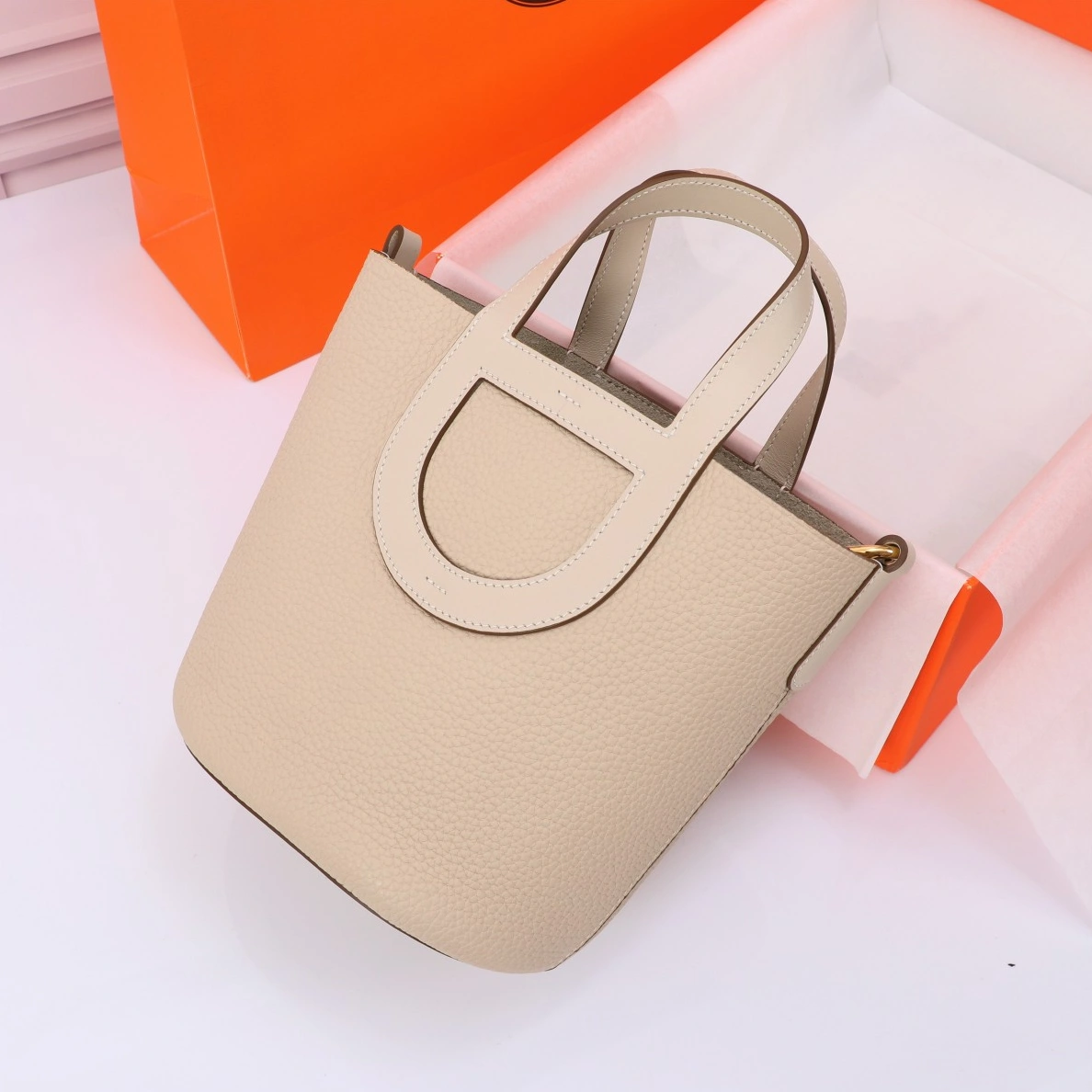 EyeCatching 6653 Hermes AAA Quality Handbags In Gold For Women