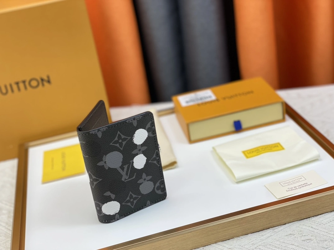 Flexible 1004 Louis Vuitton LV Card Case For Unisex - Image 6