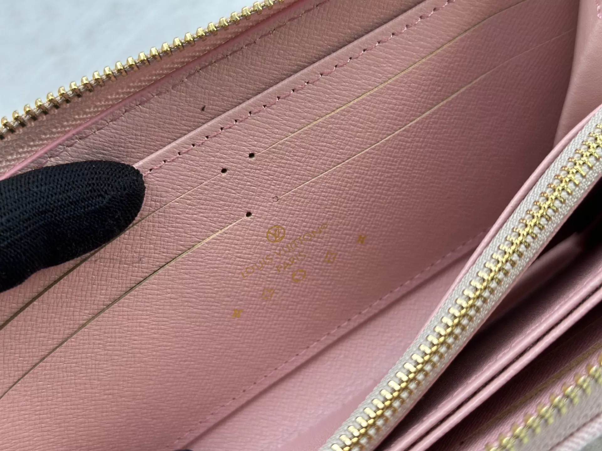 GoAnywhere 4749 Louis Vuitton LV Card Case For Women - Image 7