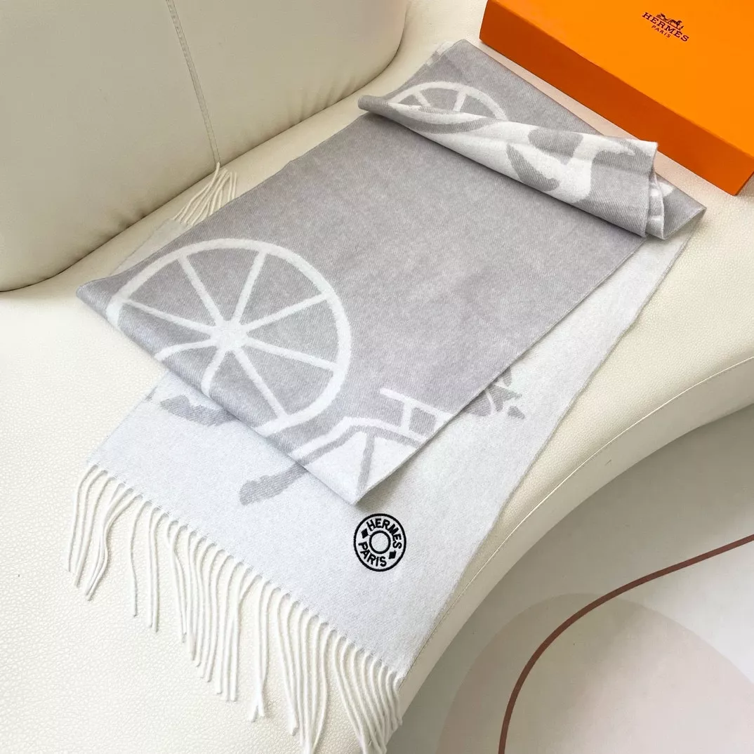 Hermes Scarf For Women UrbanStyle 265 - Image 3