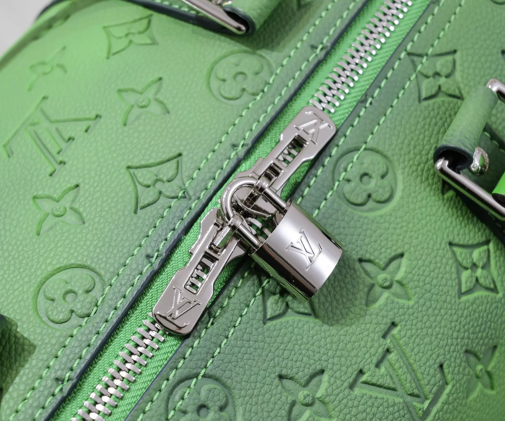 Lightweight 1018 Louis Vuitton Travel Bags - Image 3