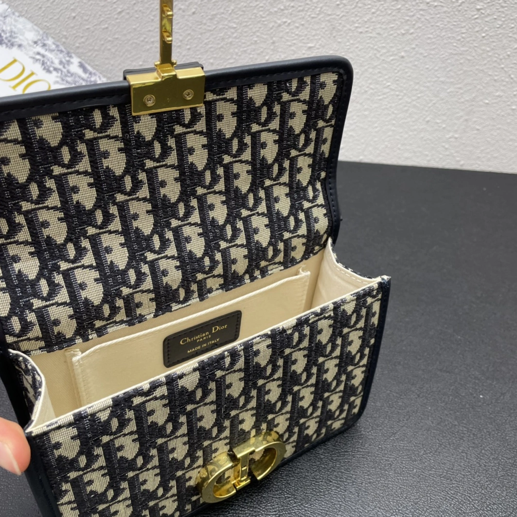 Lightweight 4567 Christian Dior AAA Quality Messenger Bags For Women - Image 8