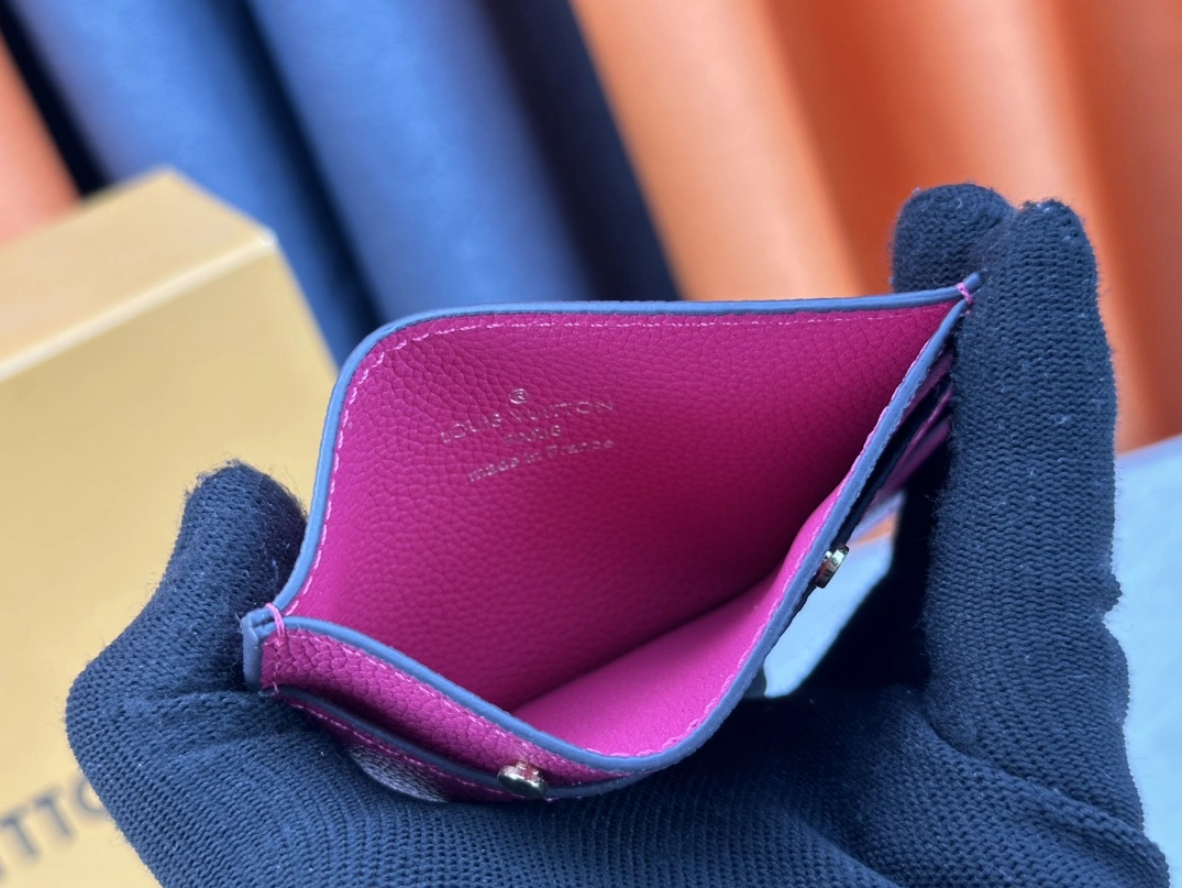 Lightweight 8526 Louis Vuitton LV Card Case For Women - Image 6