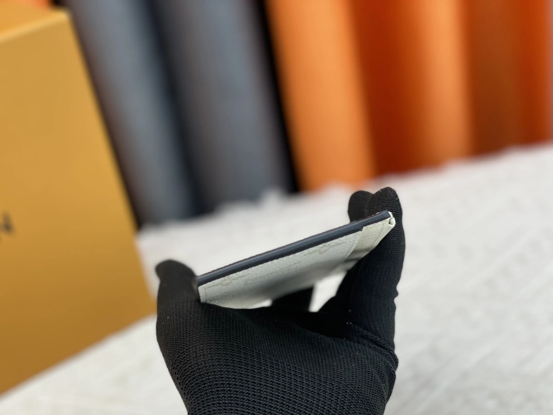 Louis Vuitton AAA Quality Card Case For Unisex Functional 3562 - Image 5