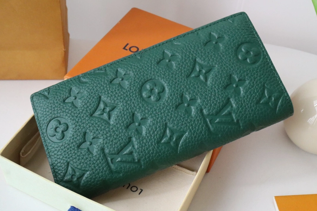 Louis Vuitton AAA Quality Card Case GoodFit 5610