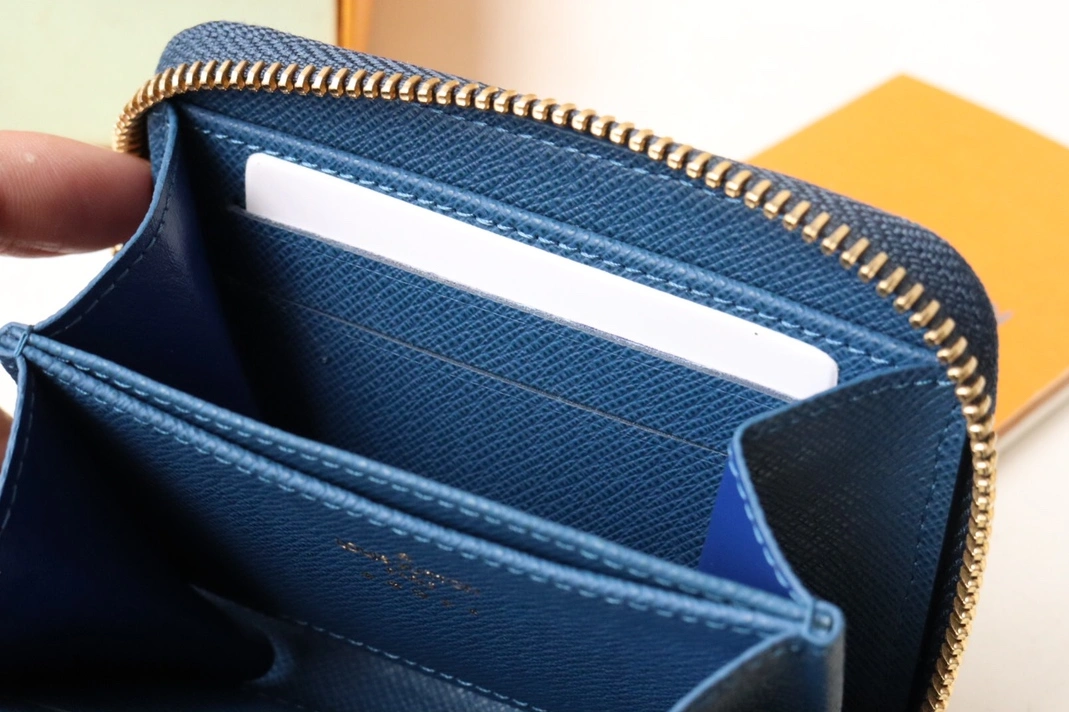 Louis Vuitton AAA Quality Card Case In Red ModernLook 6735 - Image 6