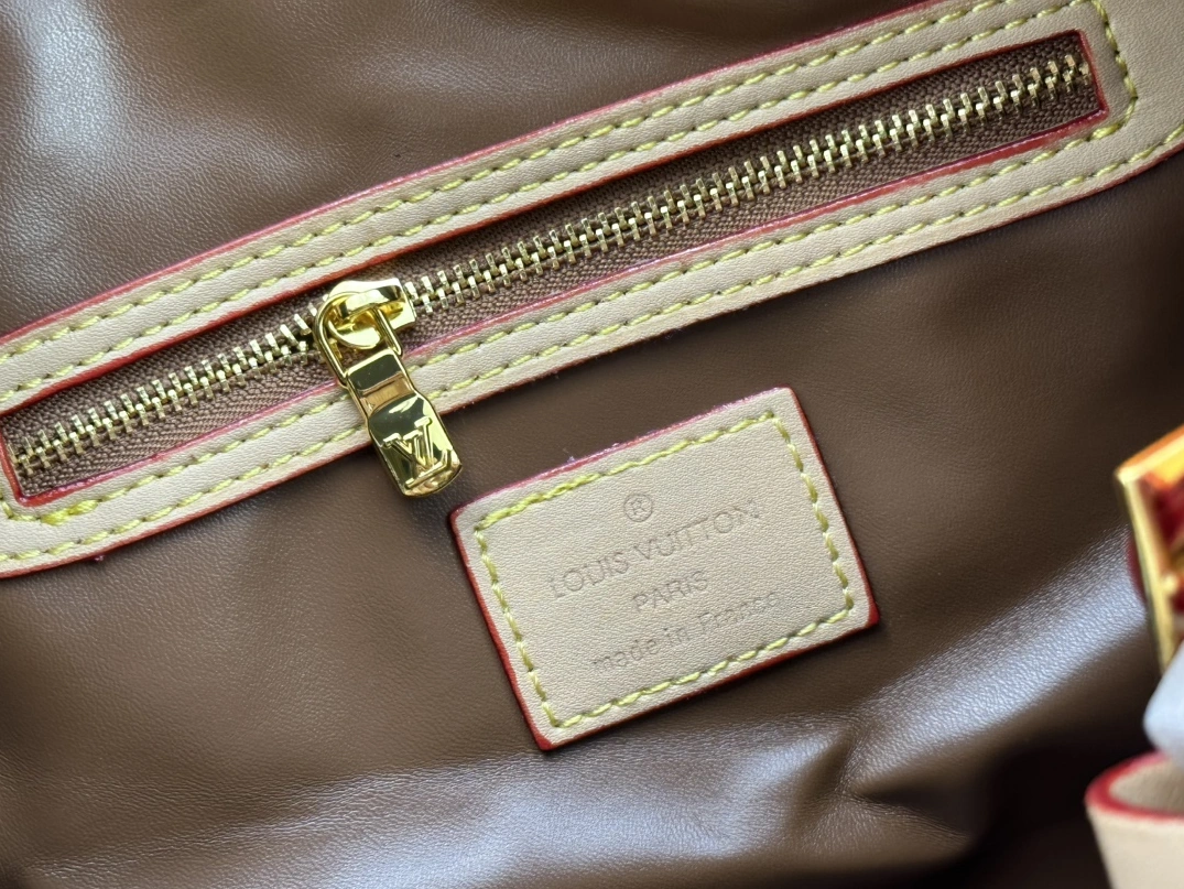 Louis Vuitton AAA Quality Handbags For Women GoAnywhere 9695 - Image 7