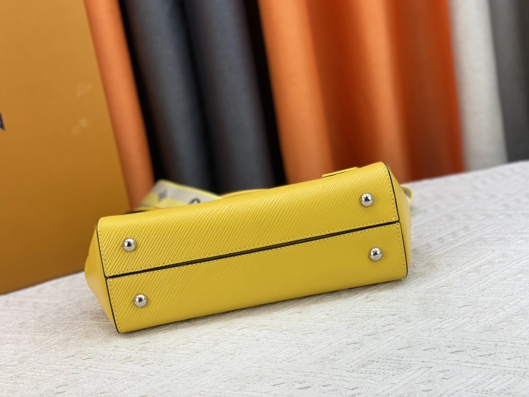 Louis Vuitton AAA Quality Handbags For Women Stylish 3876 - Image 4