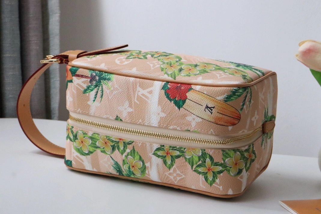 Louis Vuitton AAA Quality Handbags For Women Trendy 2538