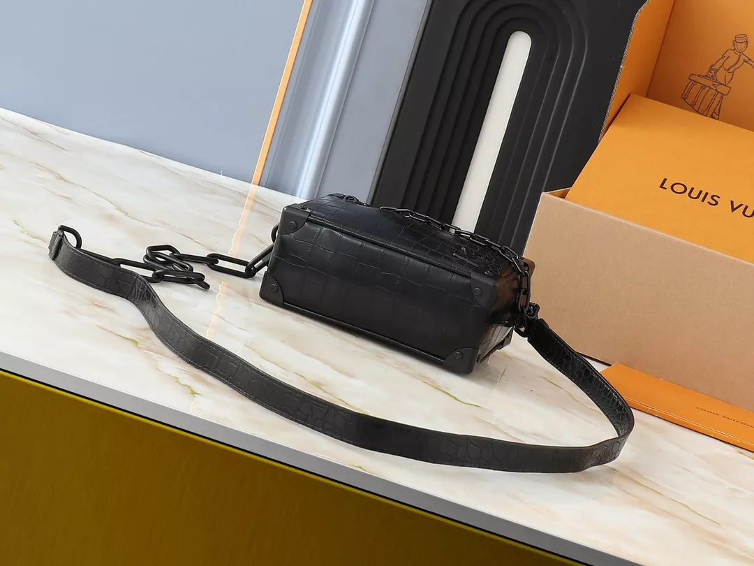 Louis Vuitton AAA Quality Messenger Bags For Unisex Elegant 1842 - Image 4