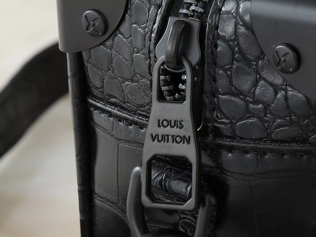 Louis Vuitton AAA Quality Messenger Bags For Unisex Elegant 1842 - Image 7