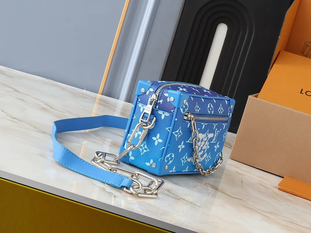 Louis Vuitton AAA Quality Messenger Bags For Unisex Practical 6473