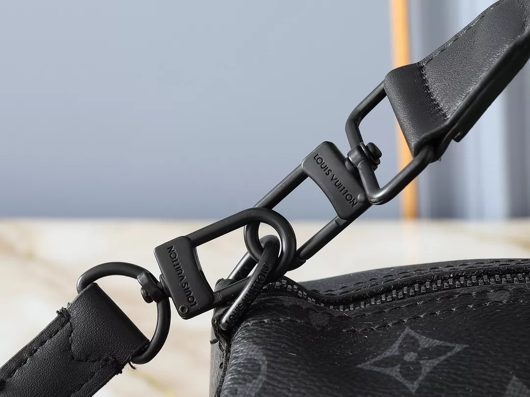 Louis Vuitton AAA Quality Messenger Bags For Unisex Unique 1529 - Image 5