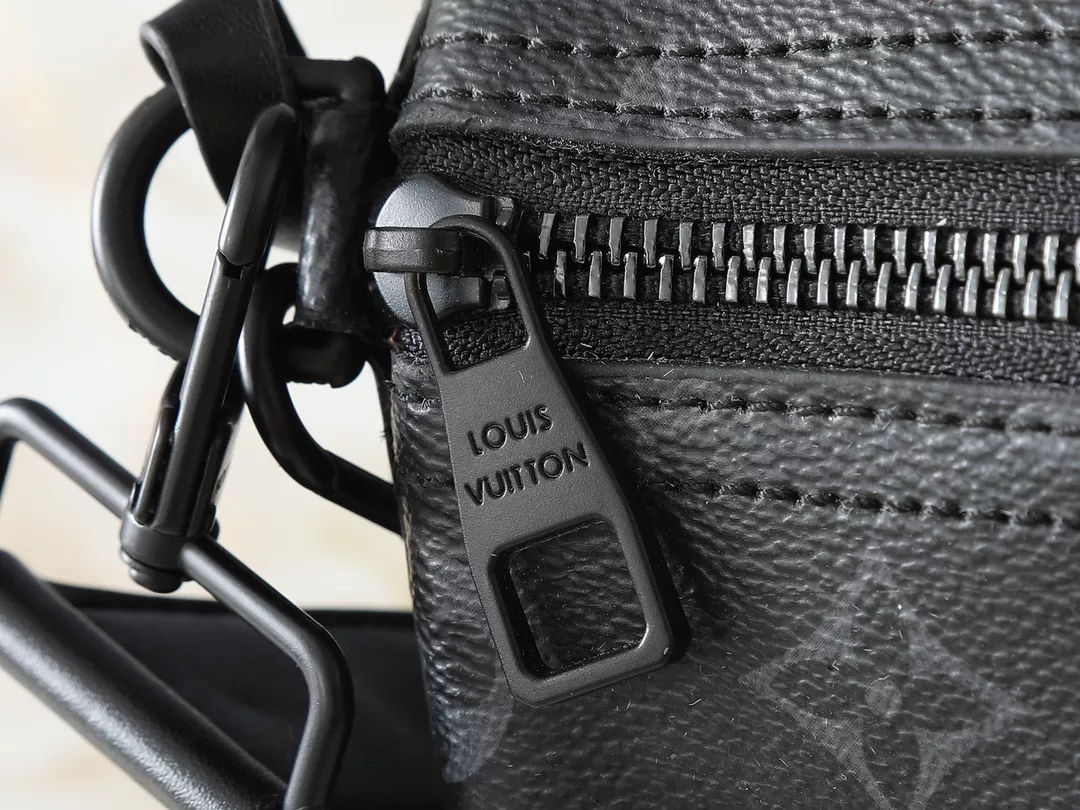 Louis Vuitton AAA Quality Messenger Bags For Unisex Unique 1529 - Image 7