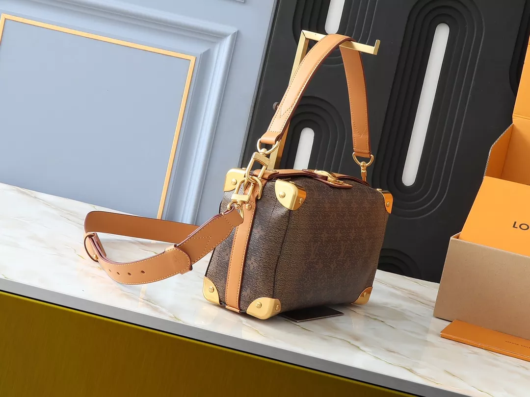 Louis Vuitton AAA Quality Messenger Bags For Unisex UrbanStyle 1088