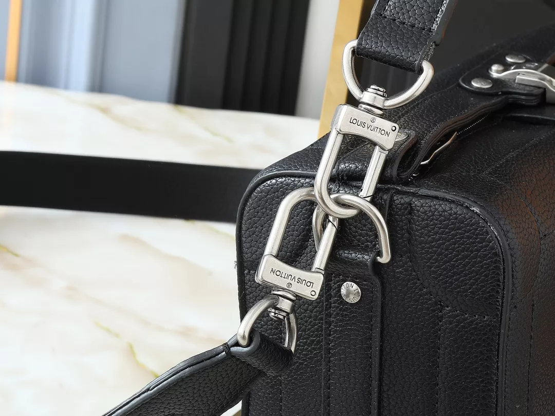 Louis Vuitton AAA Quality Messenger Bags For Unisex UrbanStyle 1980 - Image 7