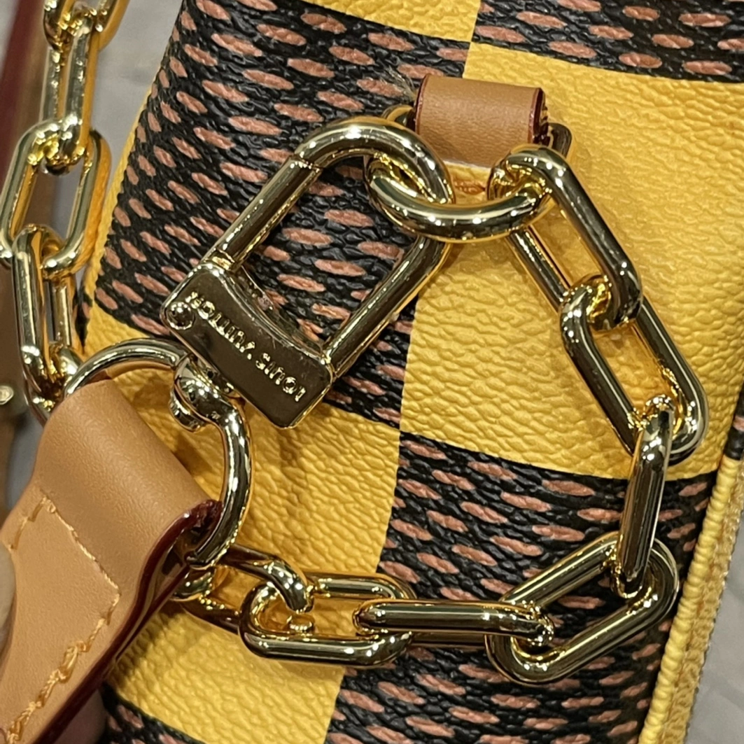 Louis Vuitton AAA Quality Messenger Bags For Unisex UrbanStyle 7209 - Image 7