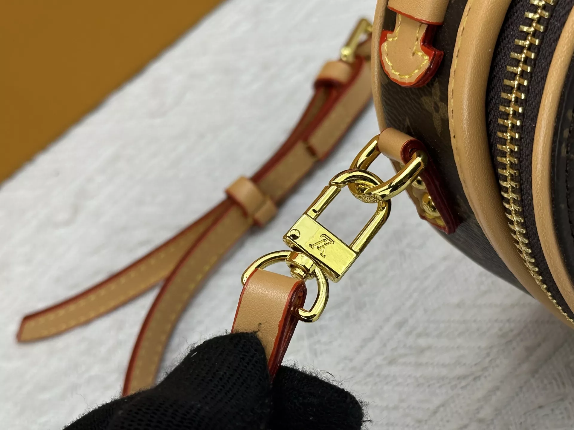 Louis Vuitton AAA Quality Messenger Bags For Women Breathable 5904 - Image 7