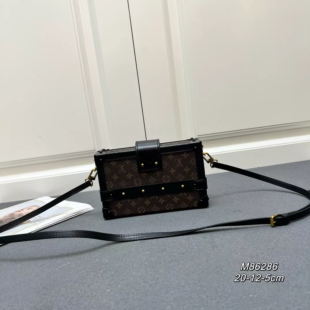 Louis Vuitton AAA Quality Messenger Bags For Women Elegant 1603