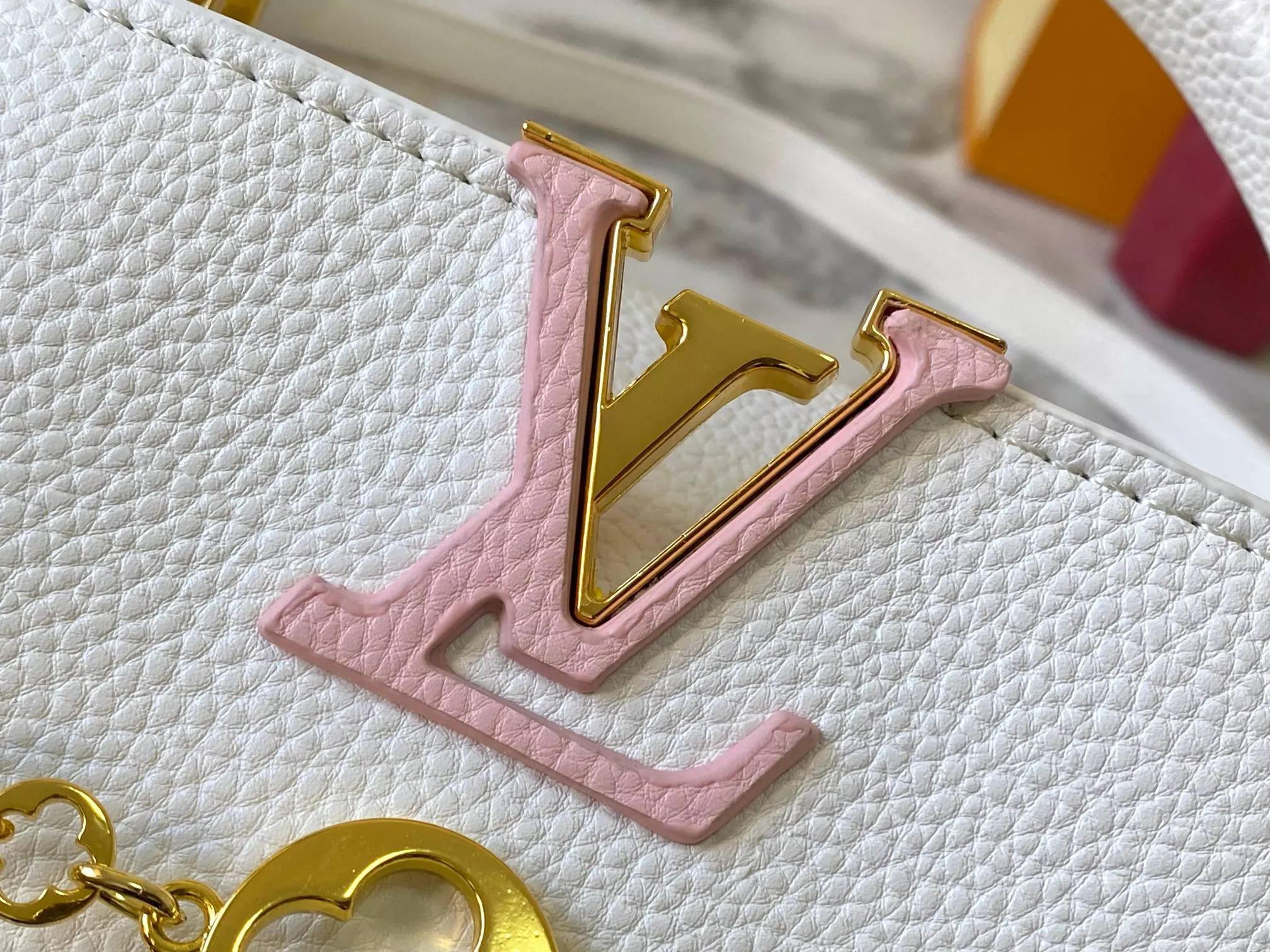 Louis Vuitton AAA Quality Messenger Bags For Women Elegant 950 - Image 5