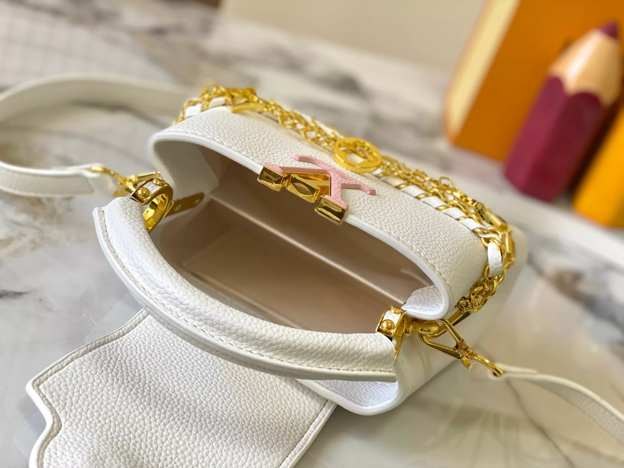 Louis Vuitton AAA Quality Messenger Bags For Women Elegant 950 - Image 8