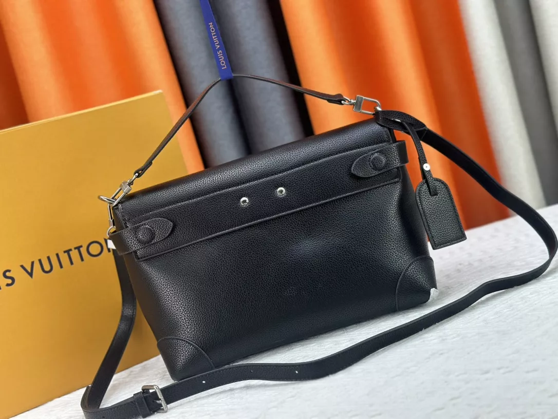 Louis Vuitton AAA Quality Messenger Bags For Women Fashionable 7383 - Image 4