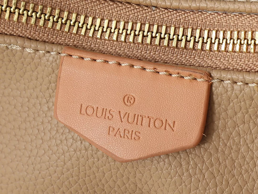 Louis Vuitton AAA Quality Messenger Bags For Women Flexible 504 - Image 5