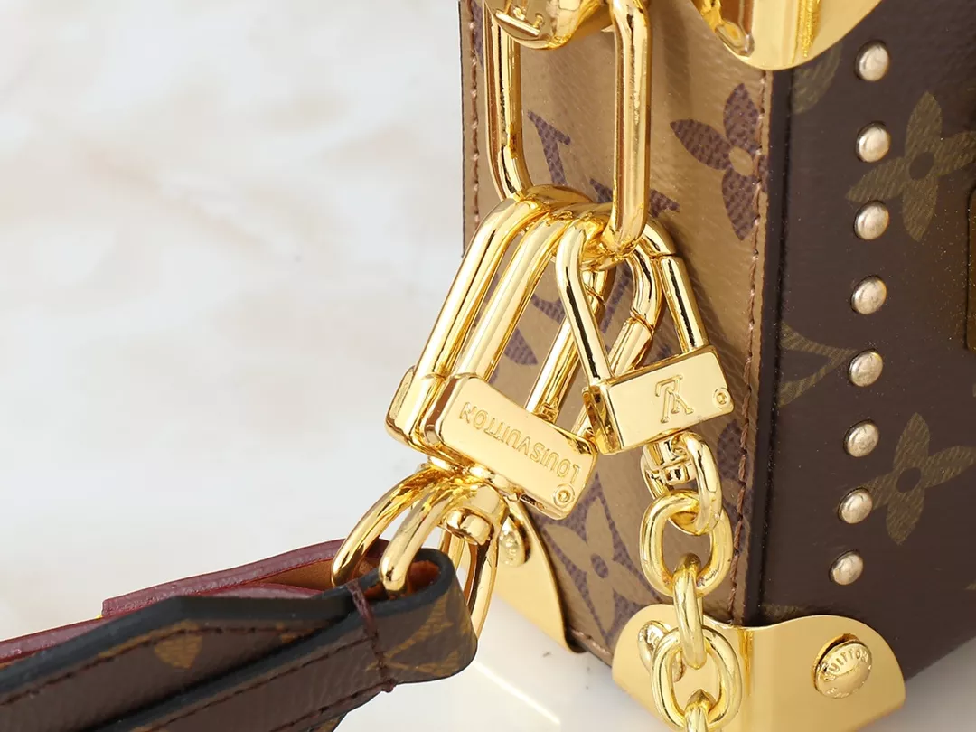 Louis Vuitton AAA Quality Messenger Bags For Women Flexible 862 - Image 7