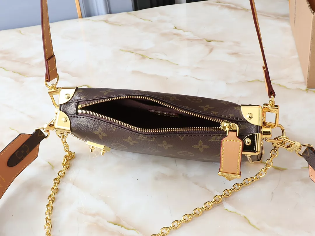 Louis Vuitton AAA Quality Messenger Bags For Women Flexible 862 - Image 8