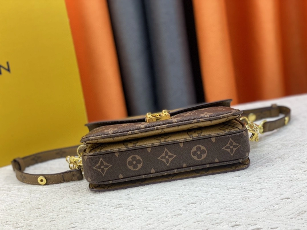 Louis Vuitton AAA Quality Messenger Bags For Women GoodFit 6689 - Image 5