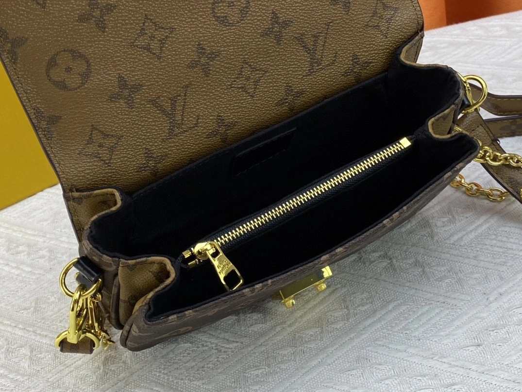 Louis Vuitton AAA Quality Messenger Bags For Women GoodFit 6689 - Image 8