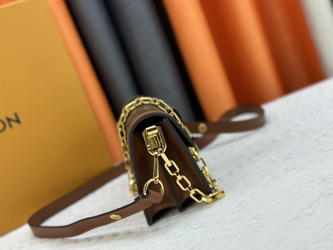 Louis Vuitton AAA Quality Messenger Bags For Women HighQuality 8200 - Image 3