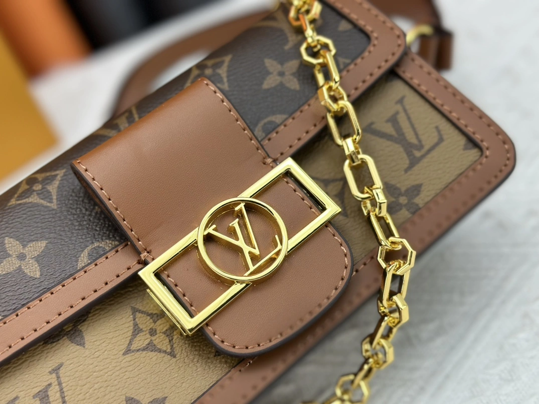 Louis Vuitton AAA Quality Messenger Bags For Women HighQuality 8200 - Image 6