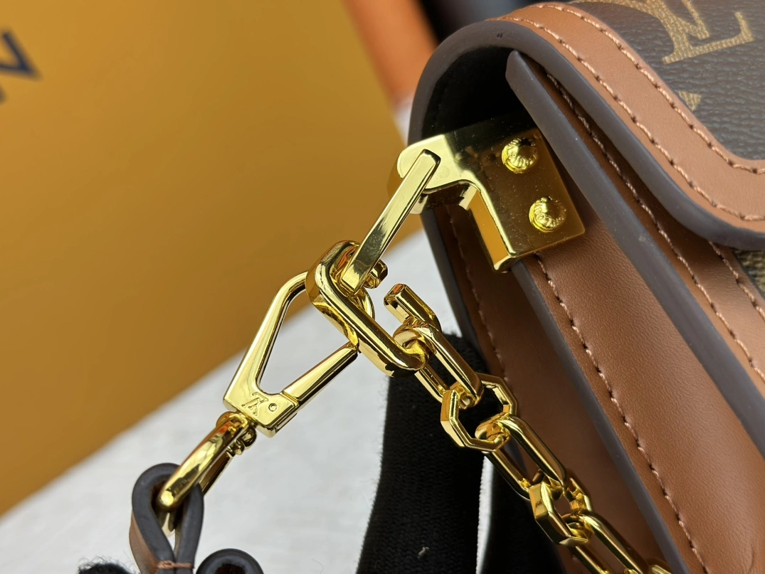 Louis Vuitton AAA Quality Messenger Bags For Women HighQuality 8200 - Image 7