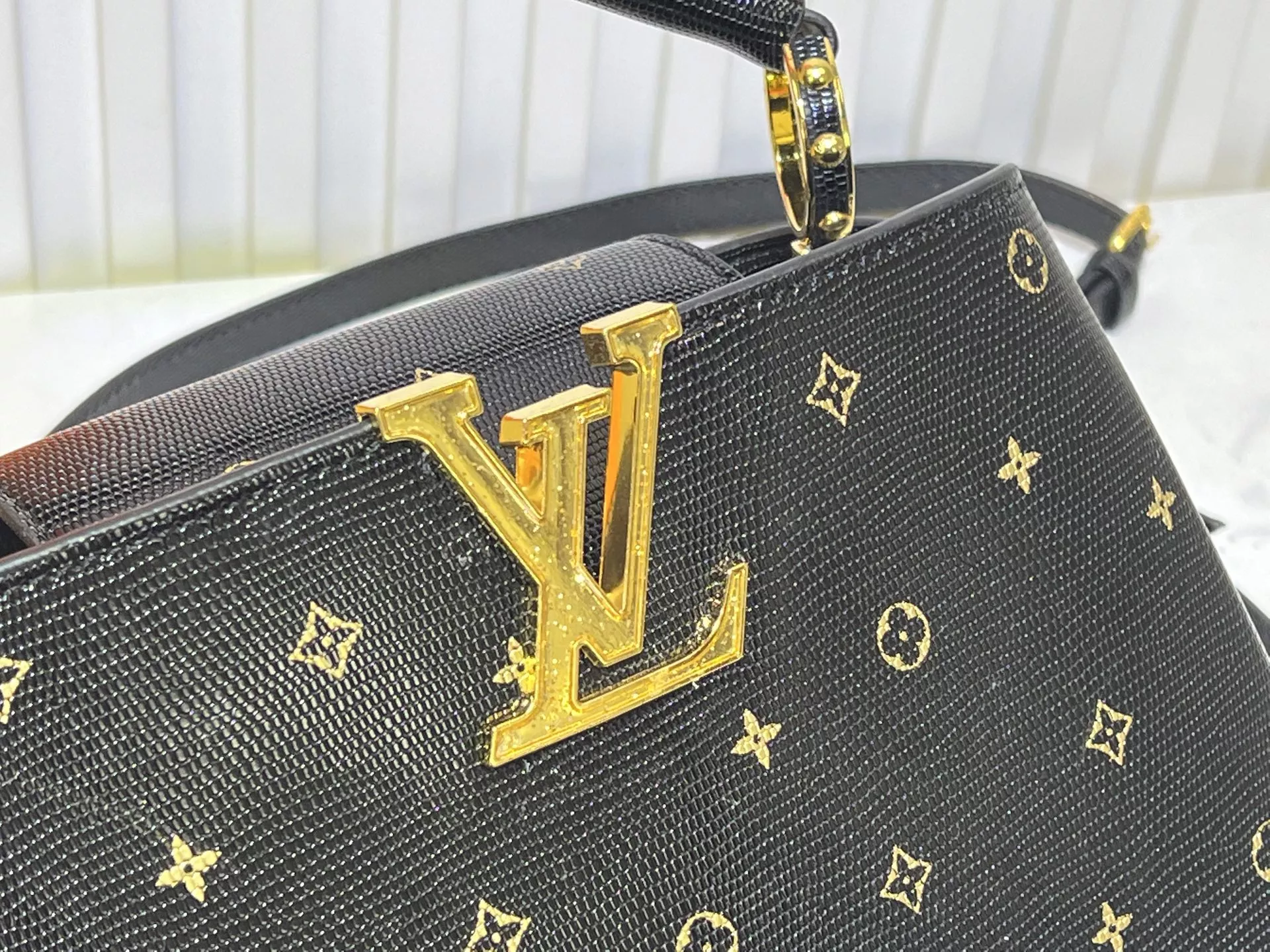 Louis Vuitton AAA Quality Messenger Bags For Women Lightweight 2516 - Image 5