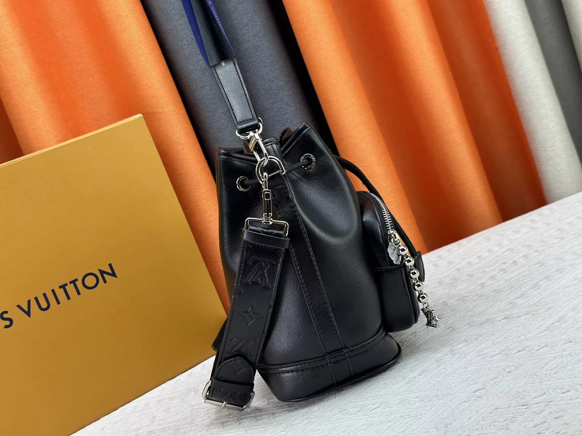 Louis Vuitton AAA Quality Messenger Bags For Women Minimalist 2893 - Image 3