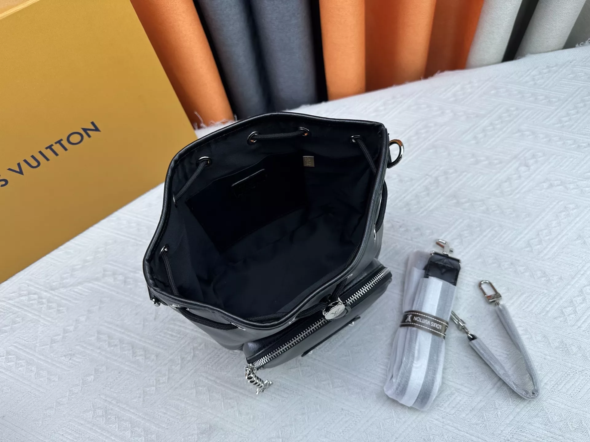 Louis Vuitton AAA Quality Messenger Bags For Women Minimalist 2893 - Image 8